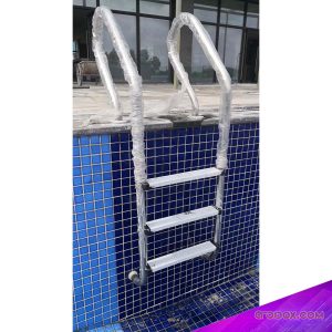 نمای از نردبان استخری